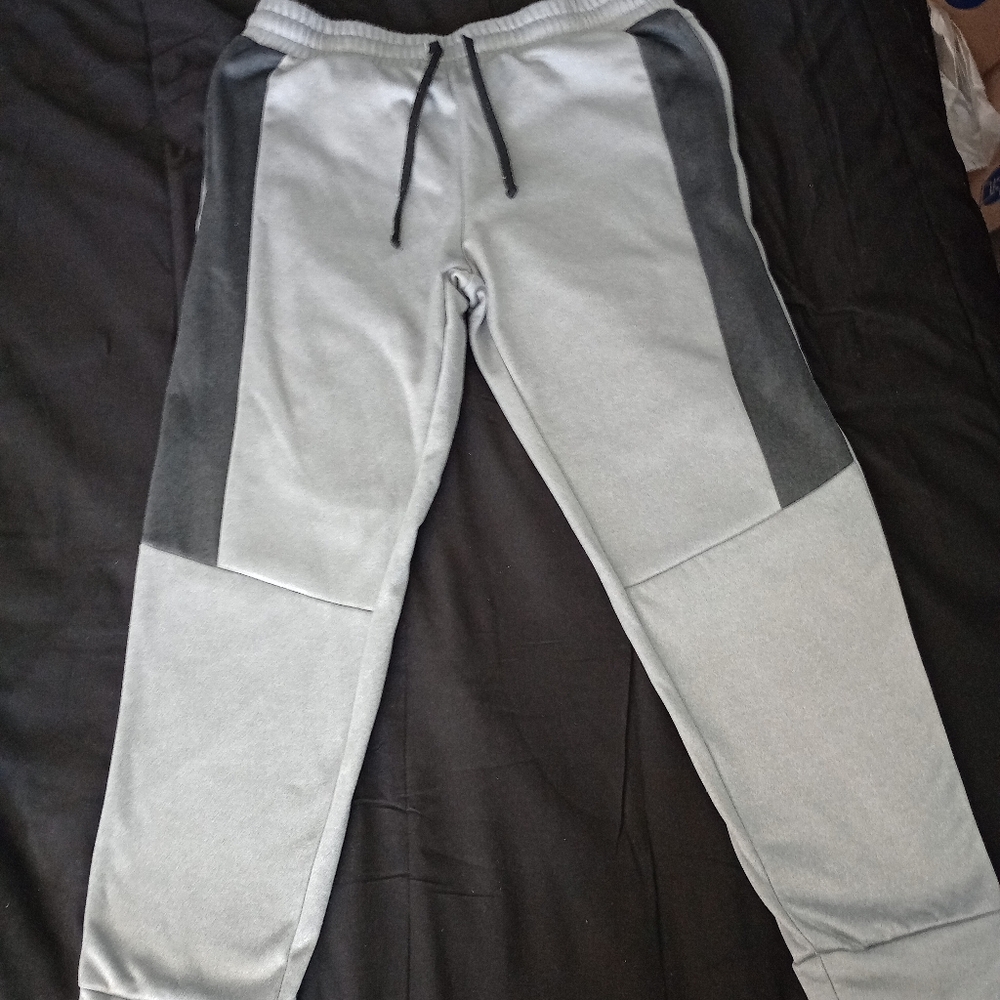 Jogging pants - Picture 10 of 10